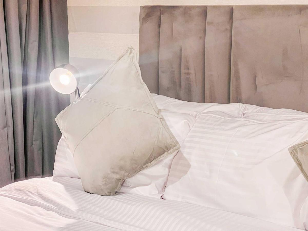 Апартаменти Cosmos Living Stylish Near Marina *