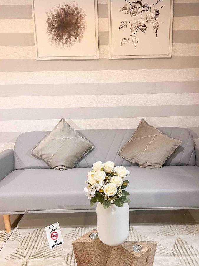 Cosmos Living Stylish Near Marina Апартаменти