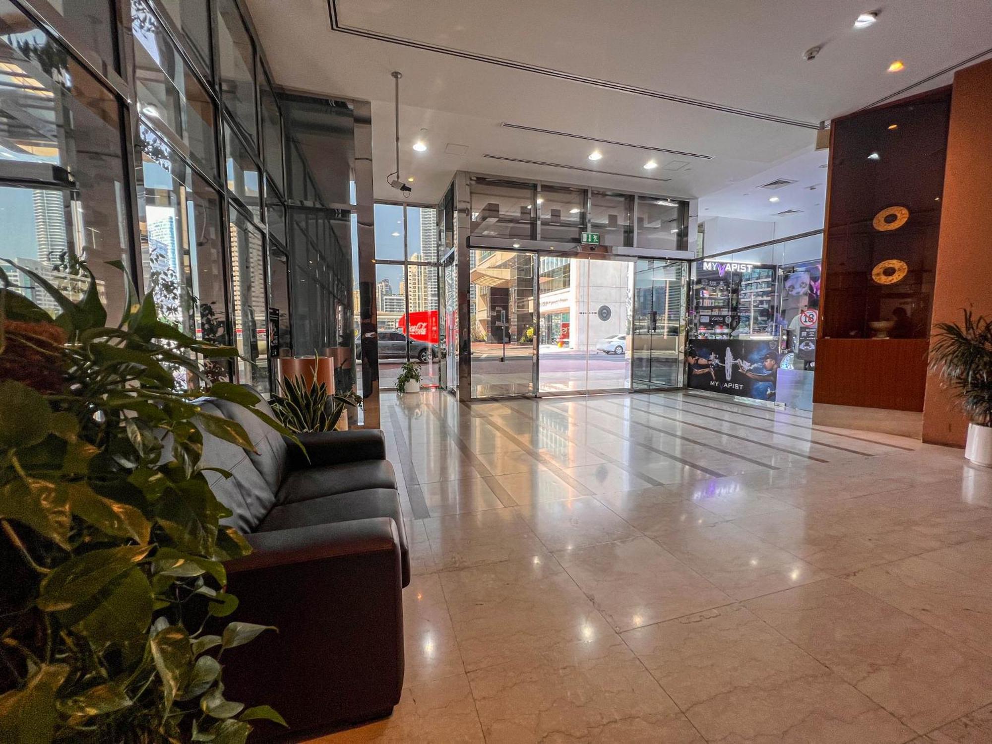 Апартаменти Cosmos Living Stylish Near Marina *