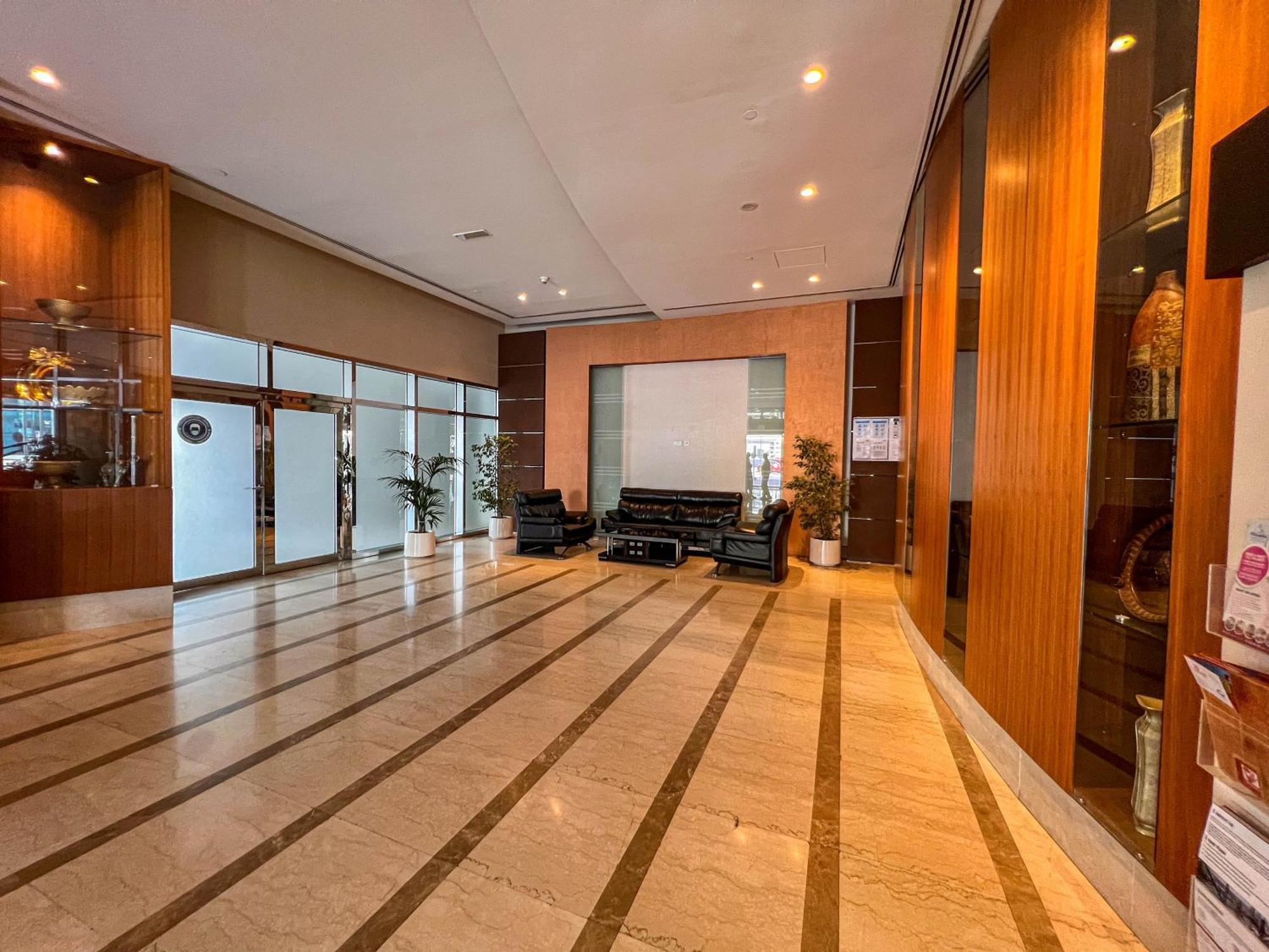 Cosmos Living Stylish Near Marina Апартаменти