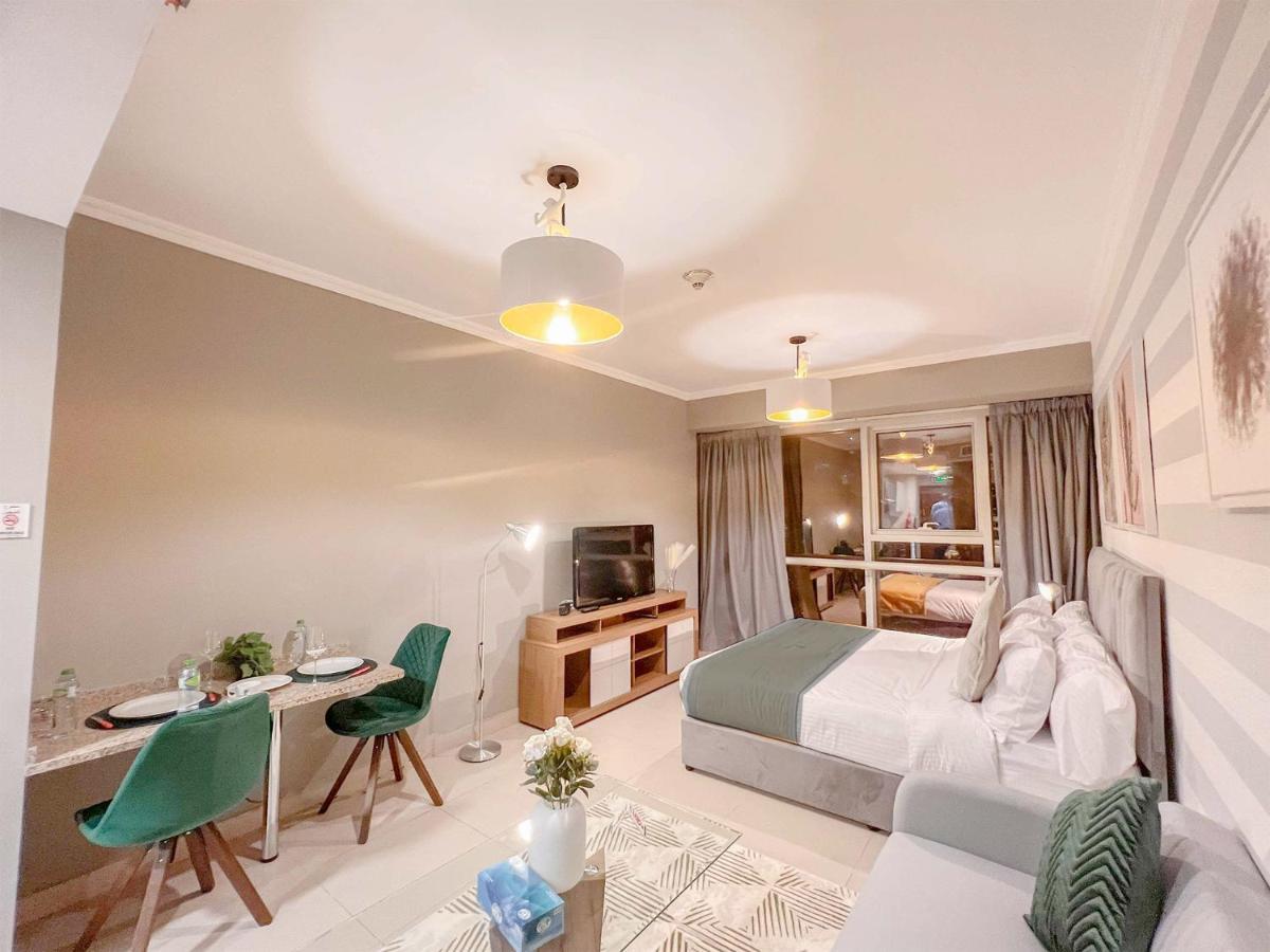 Cosmos Living Stylish Near Marina Апартаменты