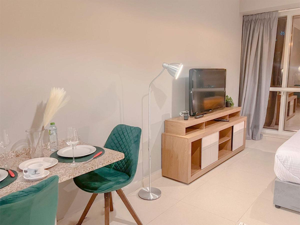 Cosmos Living Stylish Near Marina Апартаменты